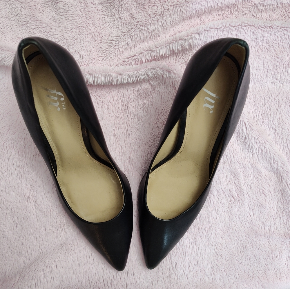 THE fix women's black banana heel dress pumps